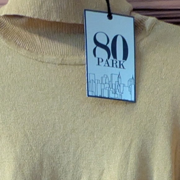 80 Park Short Sleeve Sweater - Picture 4 of 6